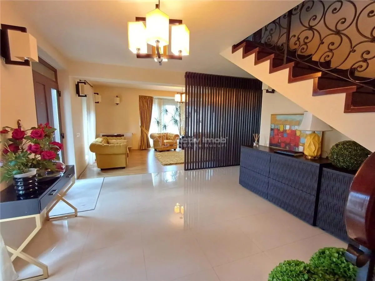Casa de lux de vanzare in Sura Mare - foto 1