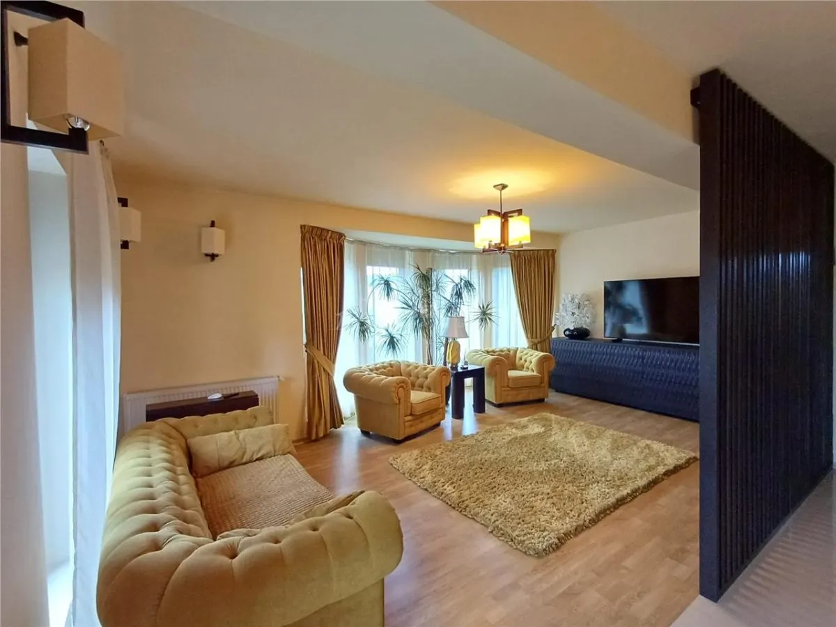 Casa de lux de vanzare in Sura Mare - foto 2