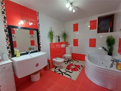 Casa de lux de vanzare in Sura Mare - foto 6