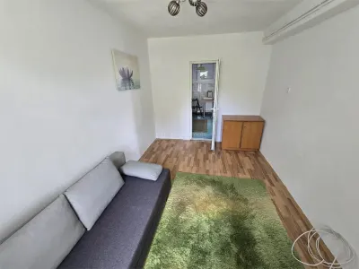 Apartment with 2 bedrooms for sale 45 sqm in Resita, Moroasa 1 area - foto 2