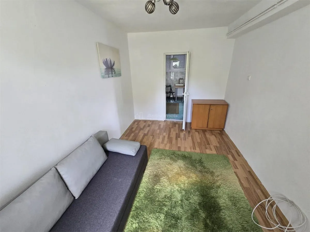 Apartment with 2 bedrooms for sale 45 sqm in Resita, Moroasa 1 area - foto 2