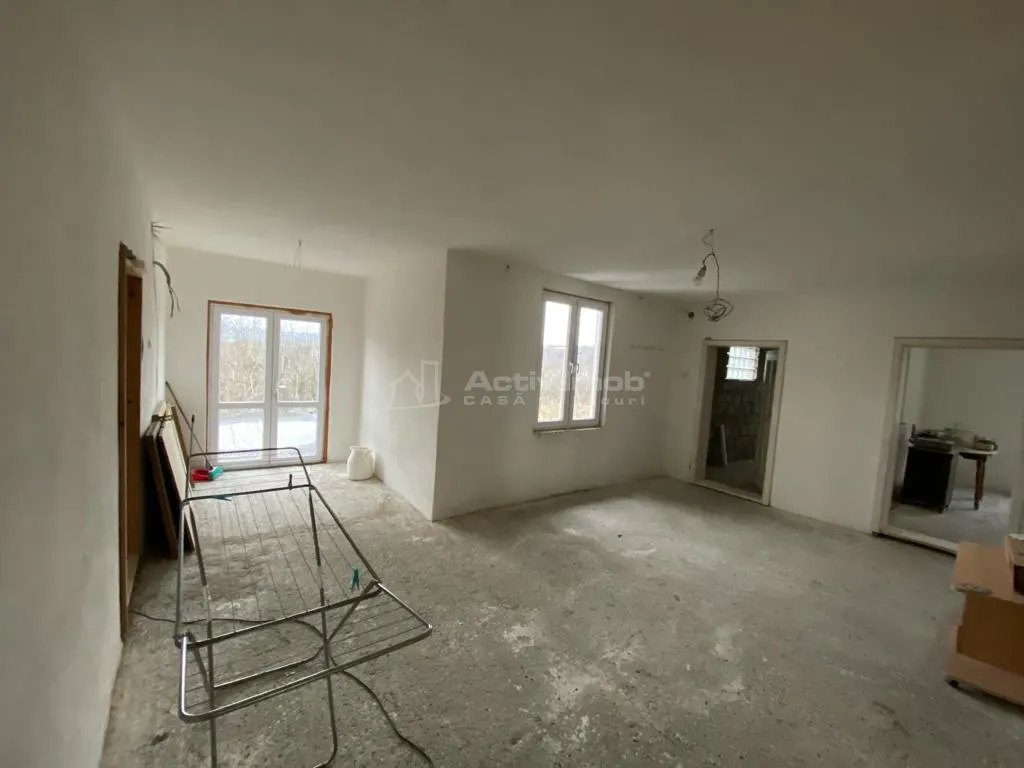 Bolvasnita: Villa de Dos Plantas con Terreno 1.007 m² y Nave 156 m² - foto 15