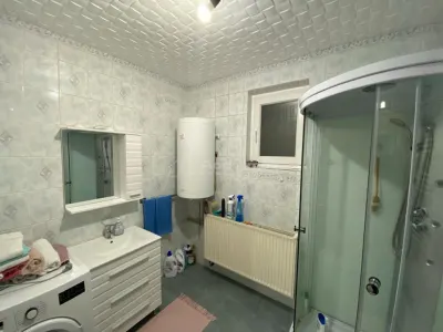 Bolvasnita: Villa de Dos Plantas con Terreno 1.007 m² y Nave 156 m² - foto 10