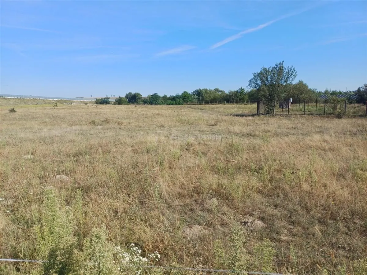 Teren intravilan de vanzare 9000 mp zona intre iazuri Talmaciu - foto 5