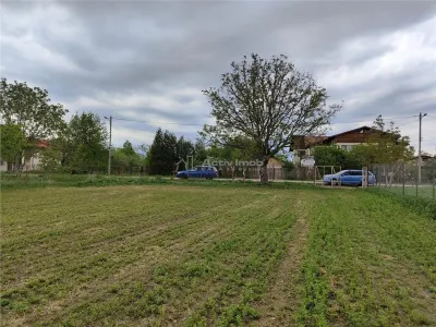 Parcela Residencial, 1.600 m² – Lipanesti, 800m del Ayuntamiento - foto 2