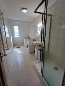 Apartament 4 camere 2 bai terasa mare de vanzare - foto 3