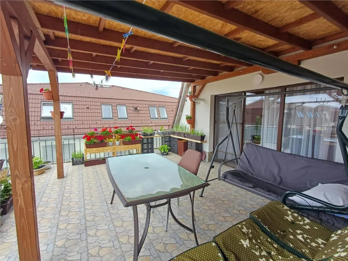 Apartament 4 camere 2 bai terasa mare de vanzare - foto 10