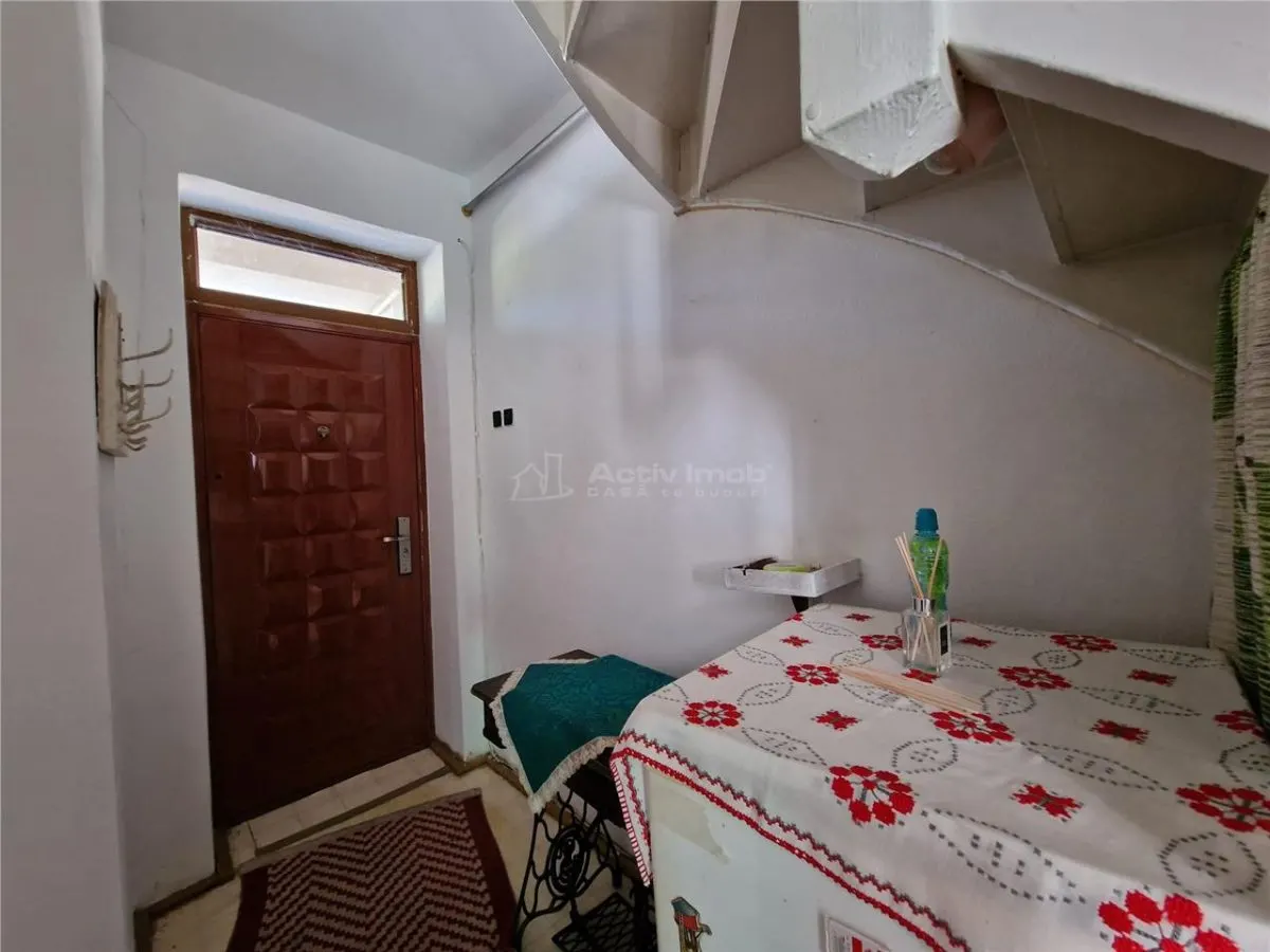 House / villa for sale 110 sqm in Resita, Muncitoresc area - foto 9