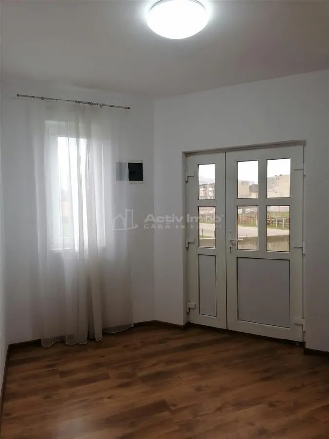Duplex 5 Chambres à Vendre à Talmaciu - foto 5