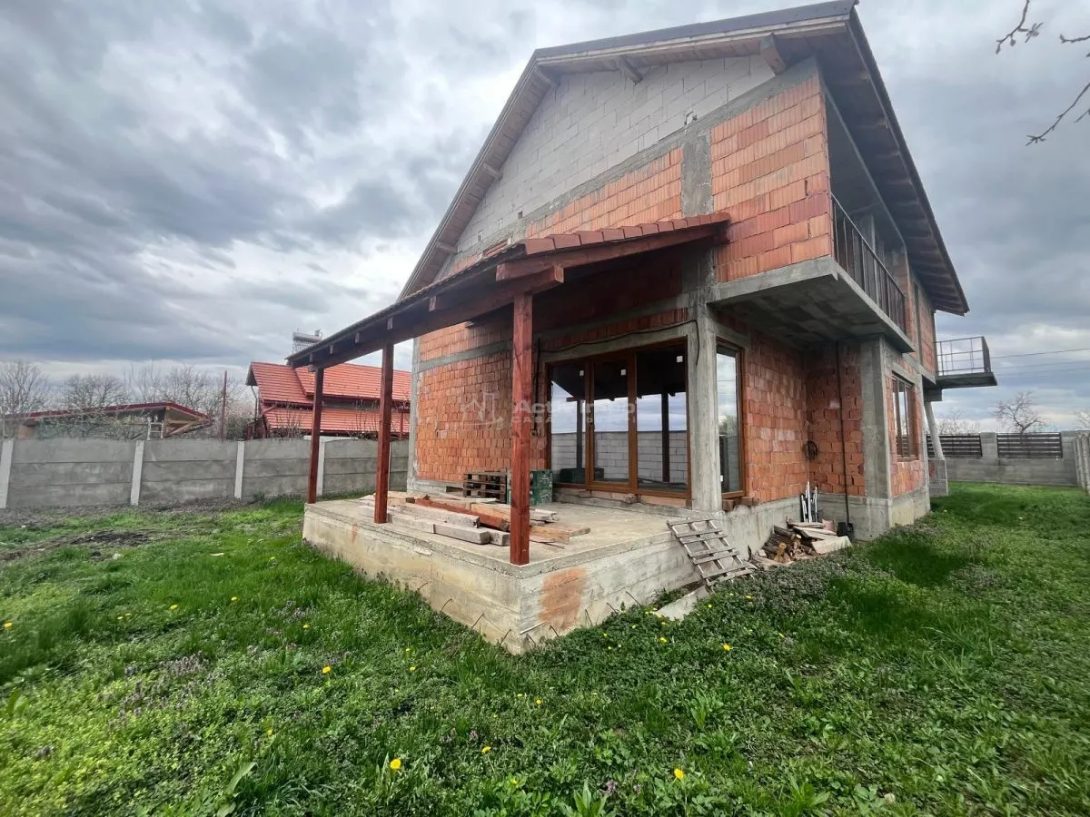 Lugoj, Villa La Rosu, 6 Chambres, 263 m², Costeiu - foto 2