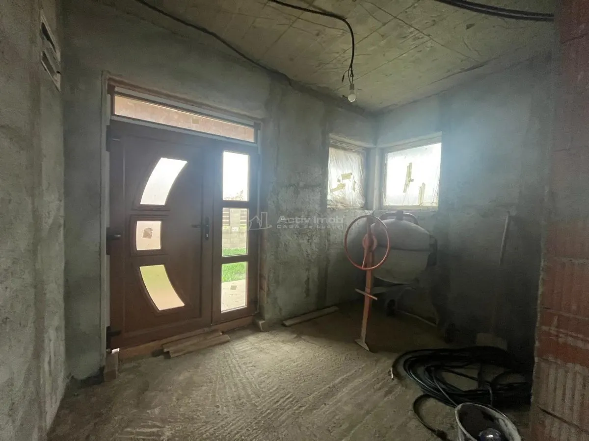 Lugoj, Villa La Rosu, 6 Chambres, 263 m², Costeiu - foto 3