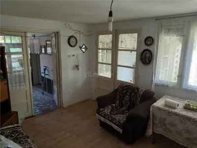 Ciclova, Maison de 10 Pièces pour Deux Familles, 1.439 m² de Terrain - foto 16
