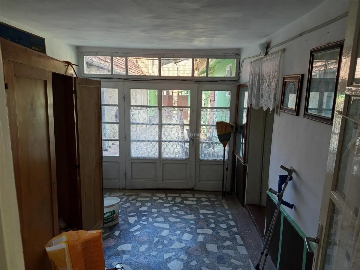 Ciclova, Maison de 10 Pièces pour Deux Familles, 1.439 m² de Terrain - foto 17
