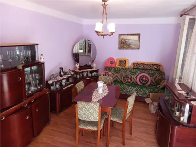 Ciclova, Maison de 10 Pièces pour Deux Familles, 1.439 m² de Terrain - foto 4