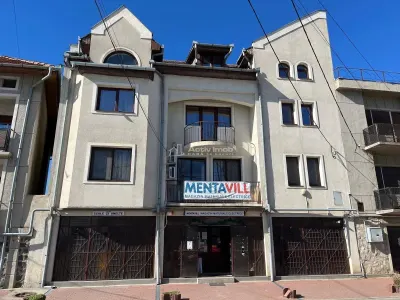 Lugoj, Villa P+2+Mansarde, 656 m², Construite, Opportunité d'Investissement, Localisation Stratégique - foto 2