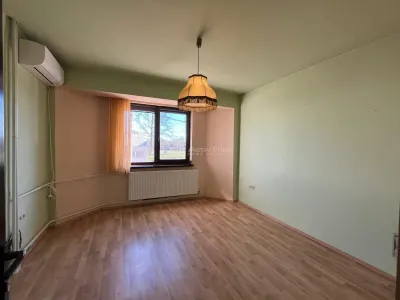 Lugoj, Villa P+2+Mansarde, 656 m², Construite, Opportunité d'Investissement, Localisation Stratégique - foto 13