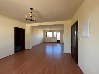 Lugoj, Villa P+2+Mansarde, 656 m², Construite, Opportunité d'Investissement, Localisation Stratégique - foto 19