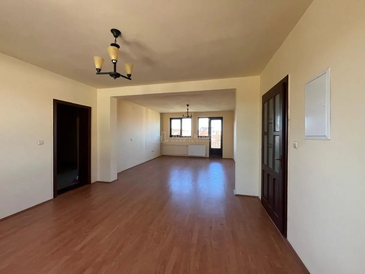 Lugoj, Villa P+2+Mansarde, 656 m², Construite, Opportunité d'Investissement, Localisation Stratégique - foto 19