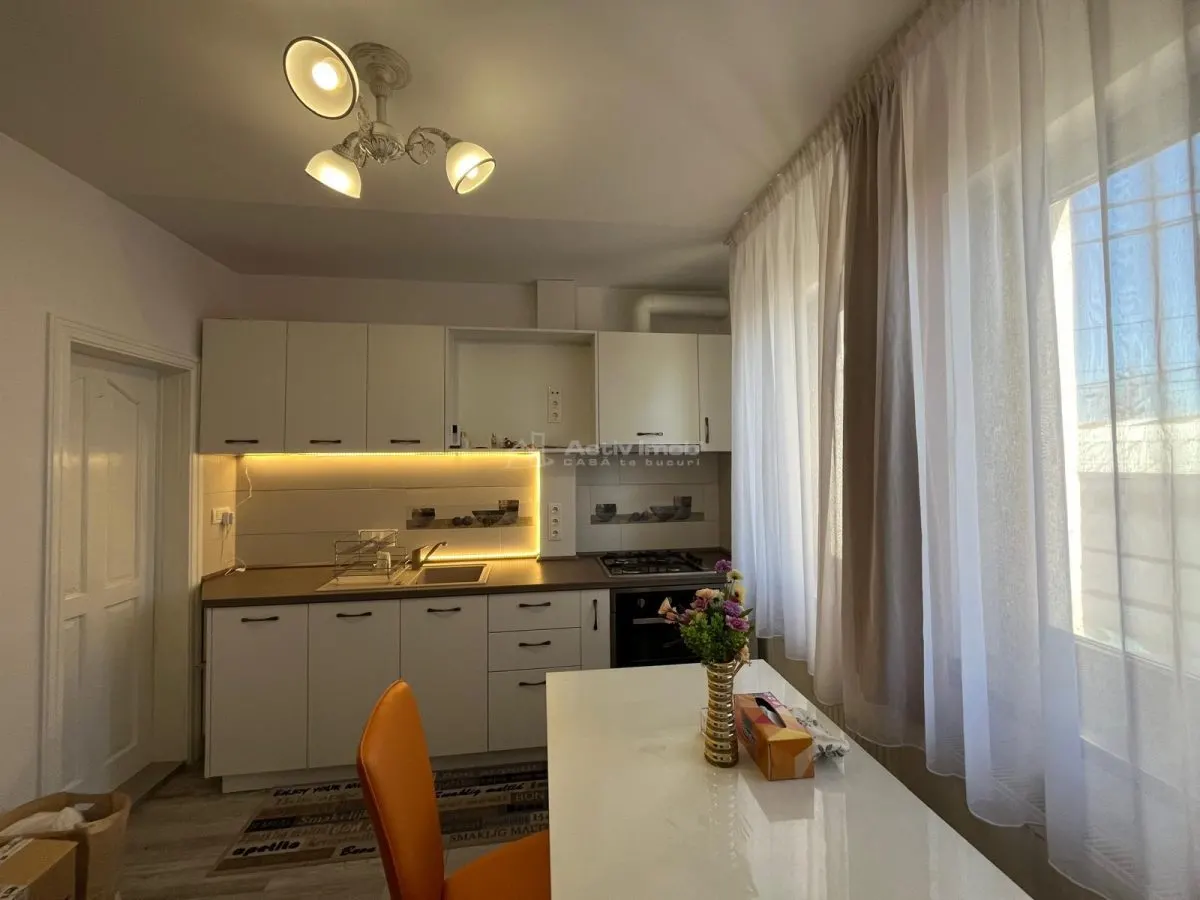 Lugoj, Villa P+2+Mansarde, 656 m², Construite, Opportunité d'Investissement, Localisation Stratégique - foto 4