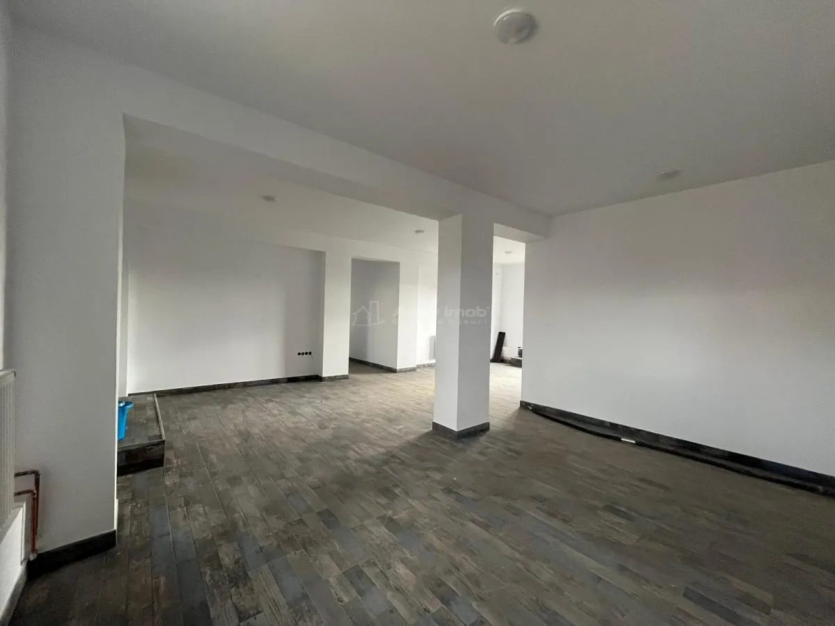Lugoj, Pension 16 Chambres, 850 m², Rénovée, Rue Principale - foto 11