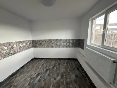 Lugoj, Pension 16 Chambres, 850 m², Rénovée, Rue Principale - foto 3
