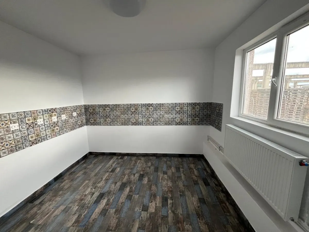 Lugoj, Pension 16 Chambres, 850 m², Rénovée, Rue Principale - foto 3