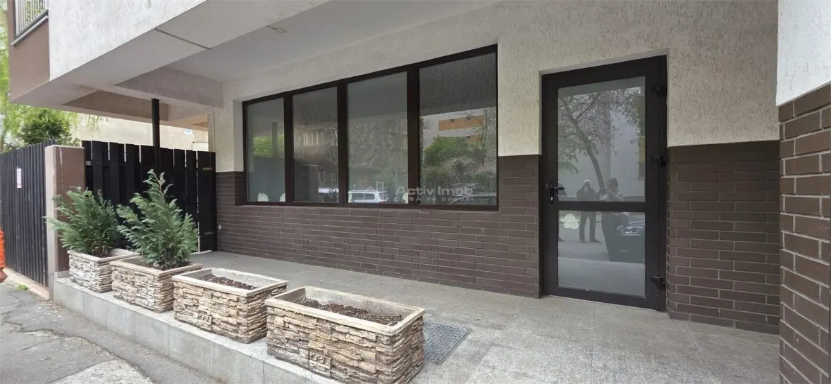 Spatiu comercial cu terasa de vanzare Sebastian - foto 2