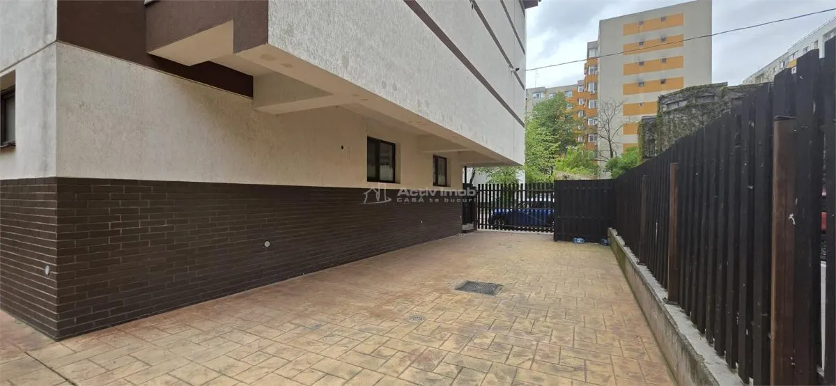 Spatiu comercial cu terasa de vanzare Sebastian - foto 11