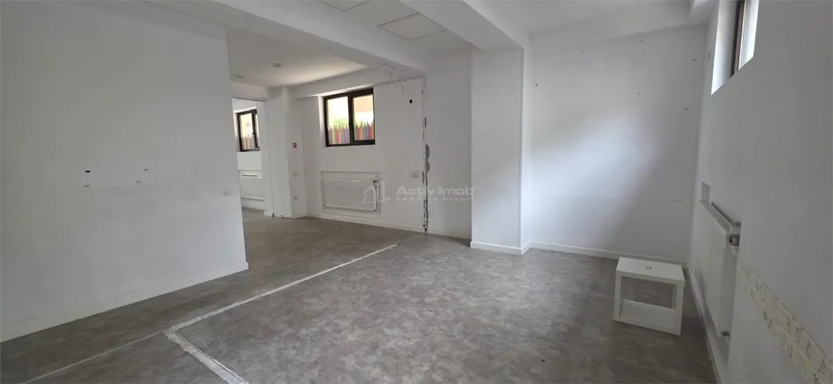 Spatiu comercial cu terasa de vanzare Sebastian - foto 13