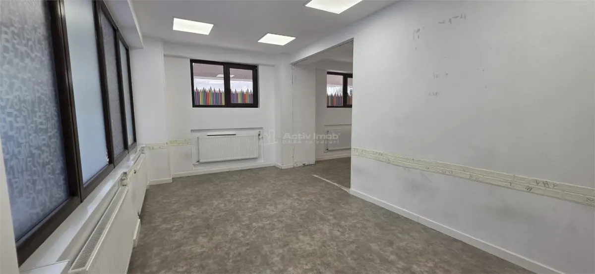 Spatiu comercial cu terasa de vanzare Sebastian - foto 16