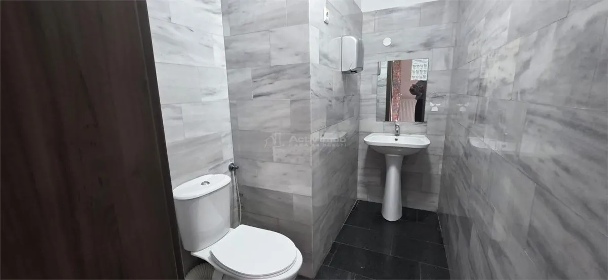 Spatiu comercial cu terasa de vanzare Sebastian - foto 4