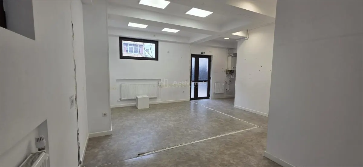 Spatiu comercial cu terasa de vanzare Sebastian - foto 6