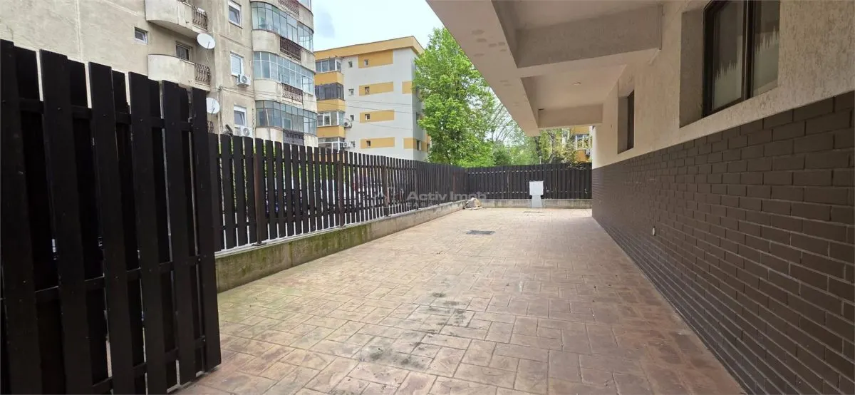 Spatiu comercial cu terasa de vanzare Sebastian - foto 7