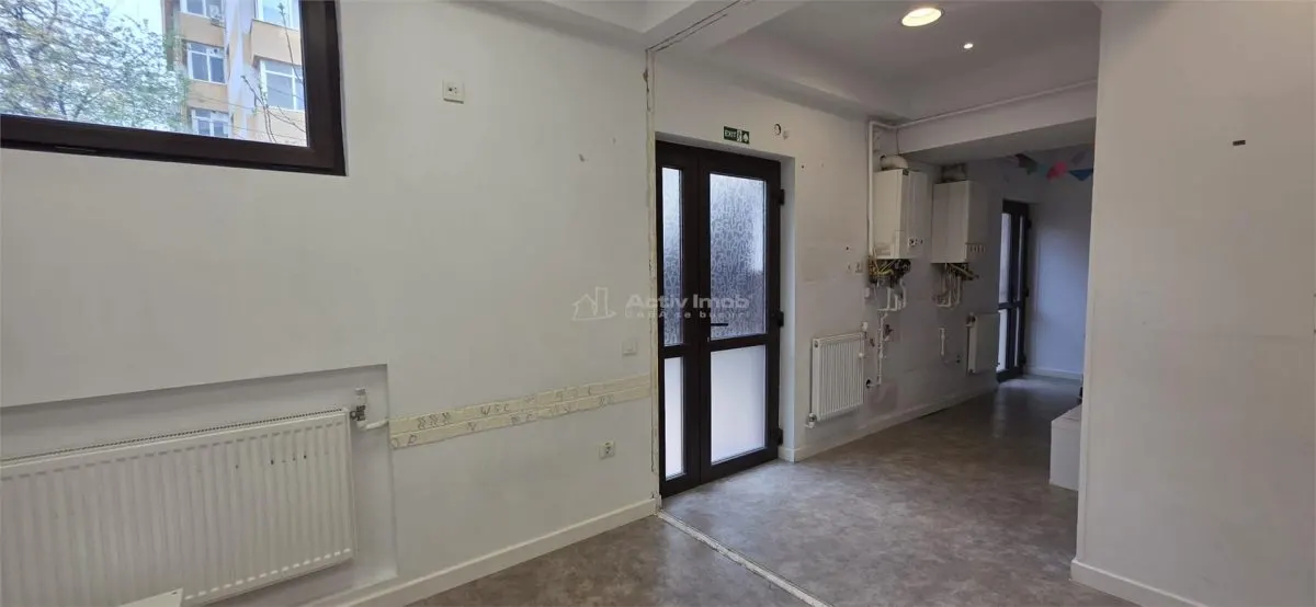 Spatiu comercial cu terasa de vanzare Sebastian - foto 10