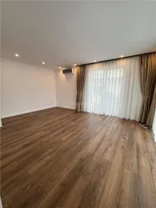 Maison Rez-de-chaussée + 1er + 2e Étage - 2024 - foto 11