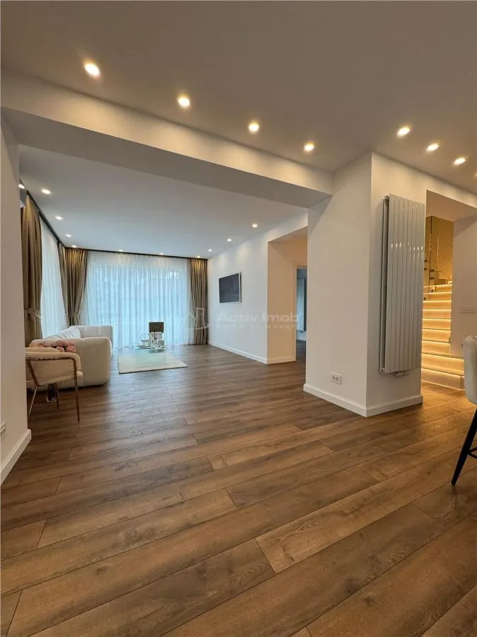 Maison Rez-de-chaussée + 1er + 2e Étage - 2024 - foto 5