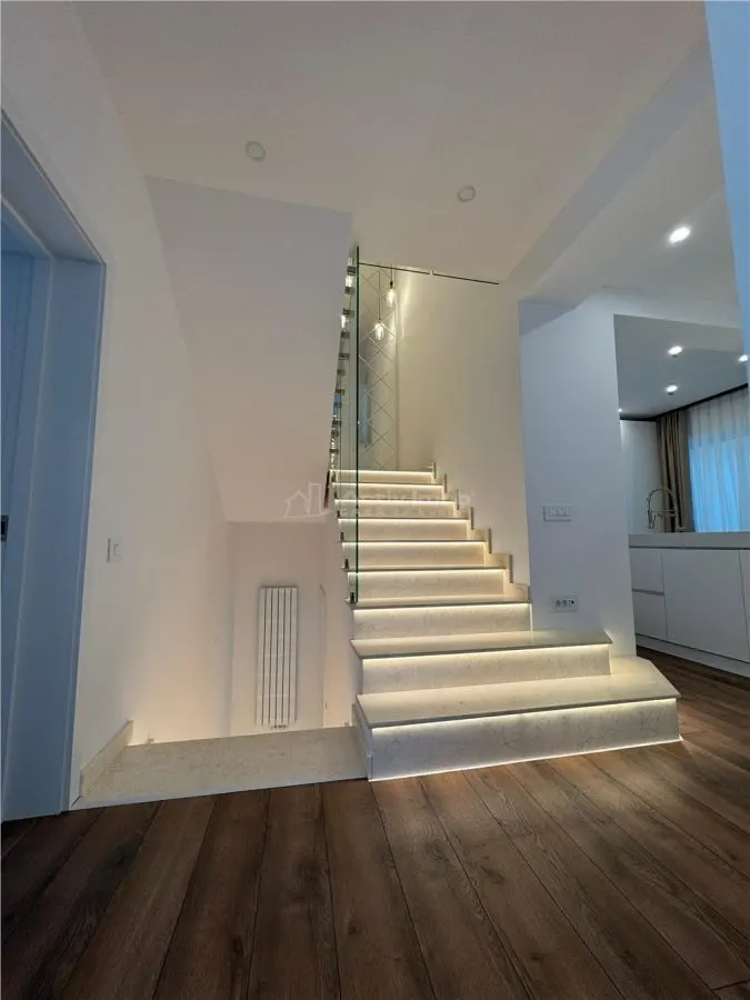 Maison Rez-de-chaussée + 1er + 2e Étage - 2024 - foto 7