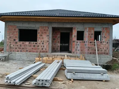 3-Bedroom Detached Houses – All Utilities – Asphalt Road – Rapid Move-In - foto 3