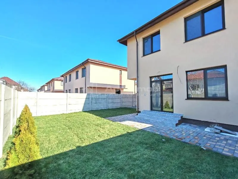 House / villa for sale 120 sqm in Bucuresti, Prelungirea Ghencea area - foto 1