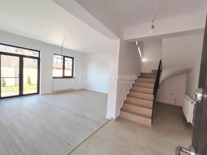 House / villa for sale 120 sqm in Bucuresti, Prelungirea Ghencea area - foto 2