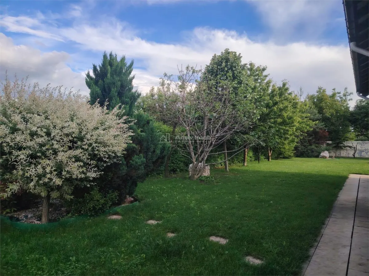 Villa de Prestige Exceptionnelle dans un Cadre Tranquille, 20 Minutes de Ploiești - foto 11