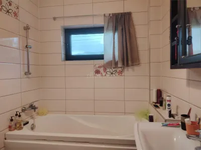 Villa de Prestige Exceptionnelle dans un Cadre Tranquille, 20 Minutes de Ploiești - foto 12