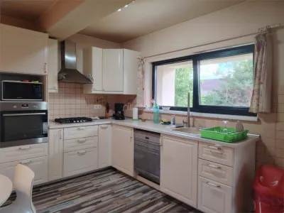 Villa de Prestige Exceptionnelle dans un Cadre Tranquille, 20 Minutes de Ploiești - foto 7