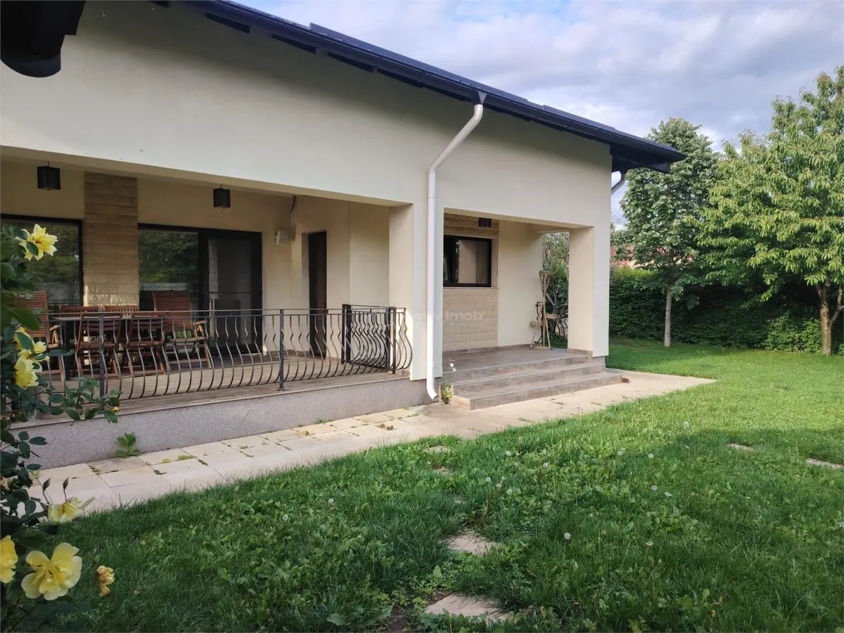 Villa de Prestige Exceptionnelle dans un Cadre Tranquille, 20 Minutes de Ploiești - foto 9