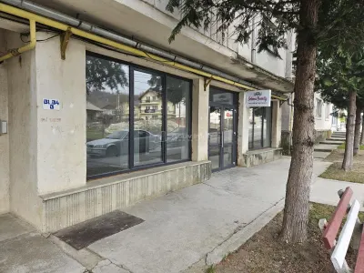 Espacio Comercial en Alquiler, 110 m², Centro de Fieni - Fieni