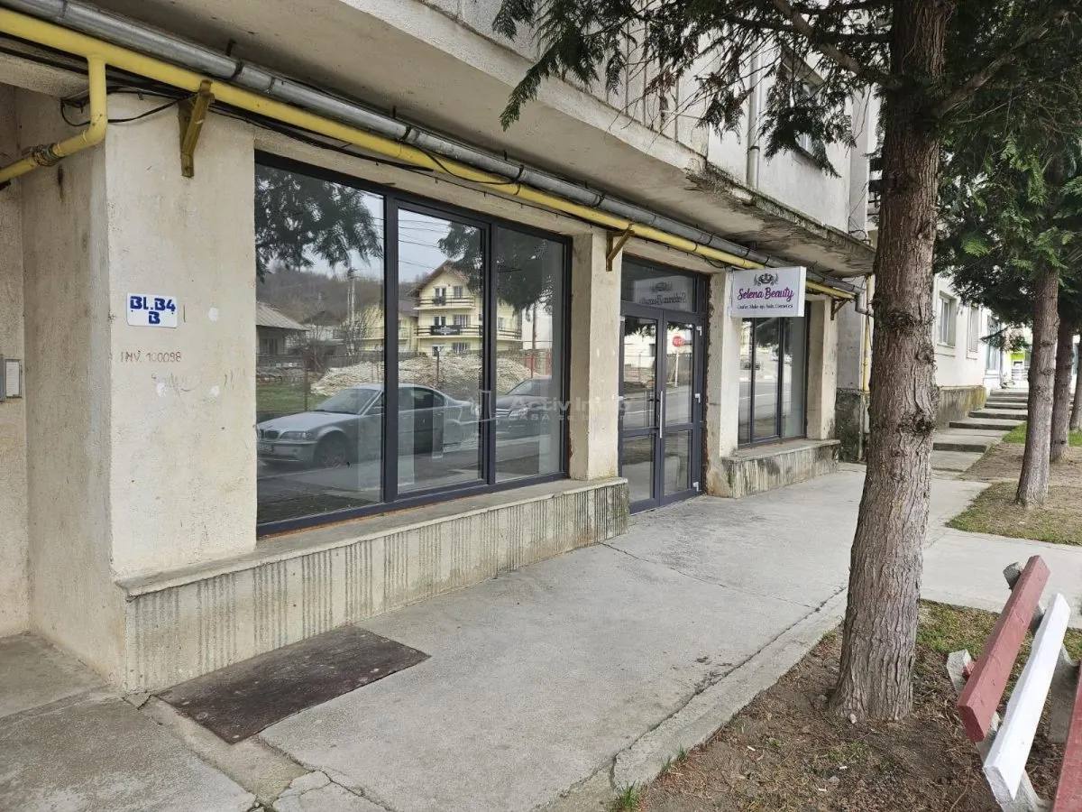 Espace Commercial à Louer, 110 m², Centre de Fieni - foto 1