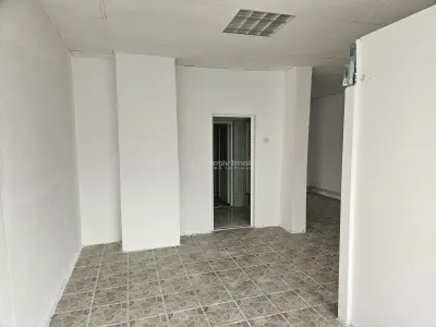 Espace Commercial à Louer, 110 m², Centre de Fieni - foto 9
