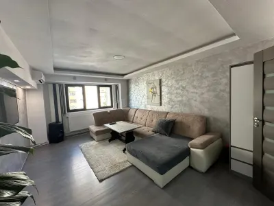 Resita, Apartamento de 3 Dormitorios, Confort Superior, Distribución Independiente, Ultracentral - foto 2