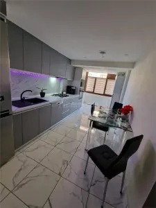 Resita, Apartamento de 3 Dormitorios, Confort Superior, Distribución Independiente, Ultracentral - foto 12