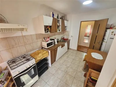 Resita, Apartamento de 3 Dormitorios, Amueblado y Equipado, Planta Baja Elevada - foto 12